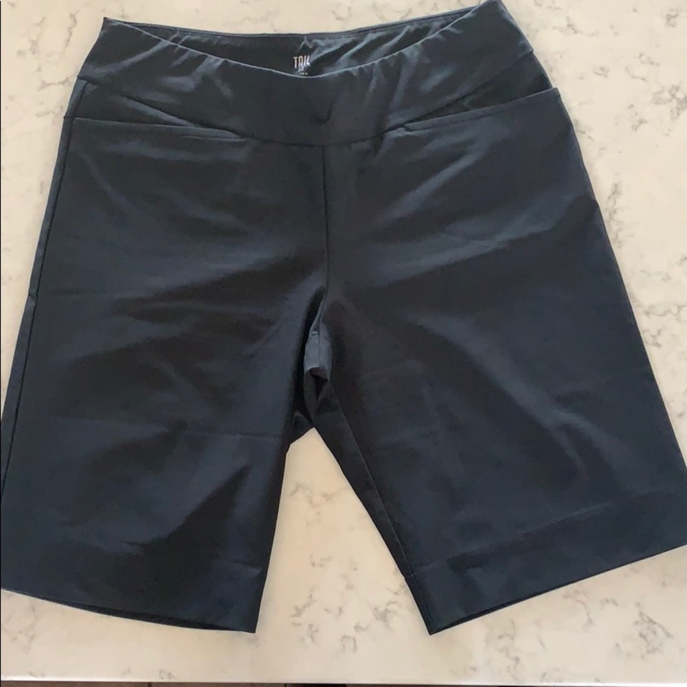 Tail black stretchy Bermuda shorts-12